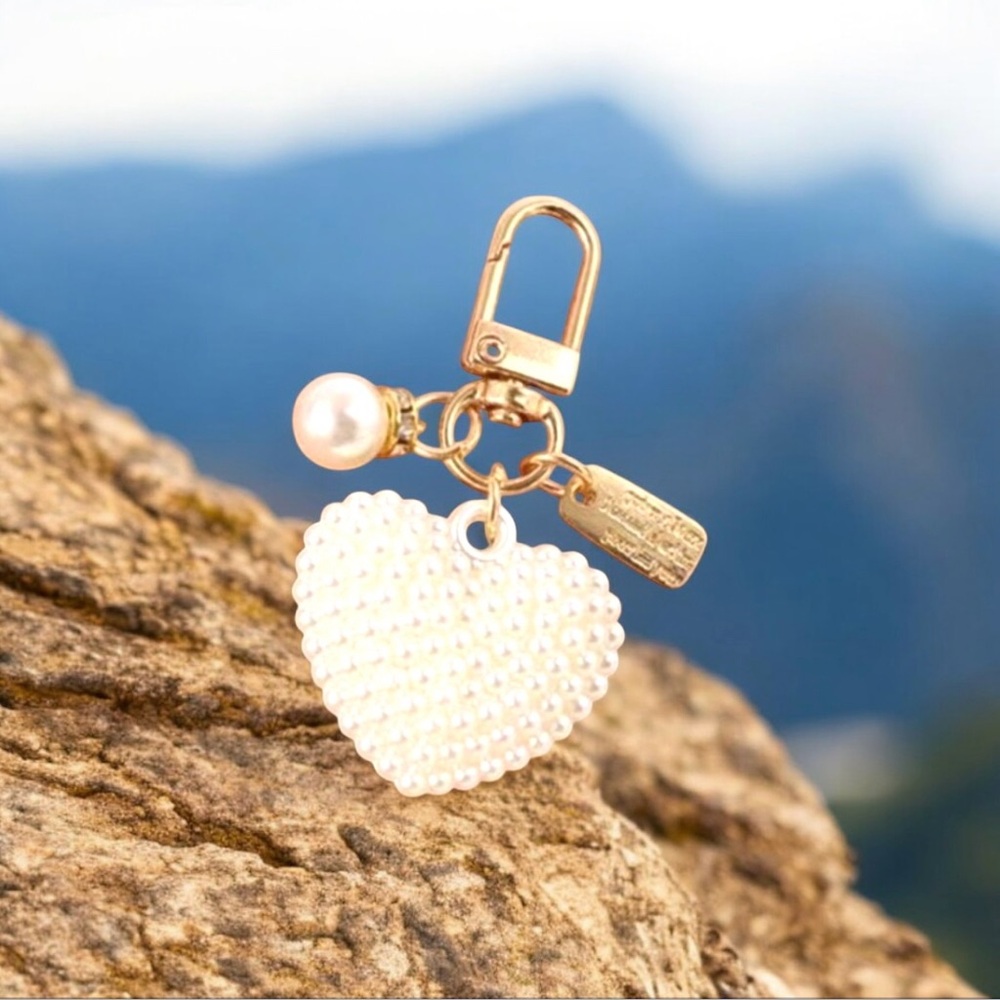 NWT Faux Pearl Heart Beaded Bag Charm or Keychain. Bag and Keys Accessories - Picture 8 of 12